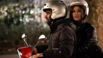 La parka Eden Park de Gabriel Sarda (Greg Montel) dans Dix Pour Cent S03E02