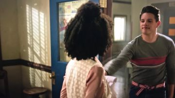 La ceinture rayée Red Valentino portée par Kevin Keller (Casey Cott) dans Riverdale S03E04