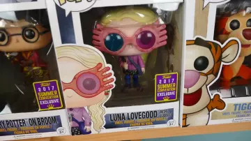 El funko pop de Luna Lovegood con sus gafas en Harry Potter de Ptikouik en el vídeo ALL MY COLLECTION OF FUNKO POP!!