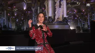 La Robe longue imprimée de Zaz dans Le 19:45 de M6 du 18/11/2018