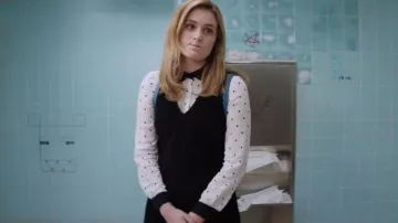 Black V-neck dress worn by Veronica (Grace Victoria Cox) in Heathers S1E4