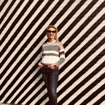 Le  Pull oversize en laine mélangée de Alexandra Lamy sur le compte instagram de @alexandralamyofficiel