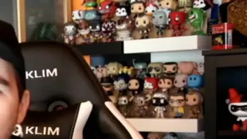 The funko pop Taz in The Looney Tunes of Linksthesun in the video The Point - November 2018