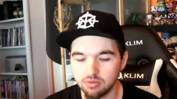 The cap of Seth Rollins WWE of Linksthesun in the video The Point - November 2018