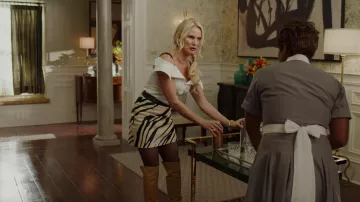 La jupe zébrée Roberto Cavalli portée par Alexis Carrington (Nicollette Sheridan) dans Dynastie S02E06