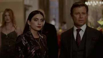 Coat floral print Five-Seven worn by Crystal Jennings (Ana Brenda Contreras) in Dynasty S02E06