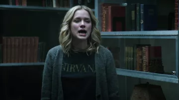 Nirvana T-shirt worn by Guinevere Beck (Elizabeth Lail) as seen in YOU S01E10