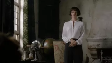 Blusa blanca de Tina Goldstein (Katherine Waterston) vista en Animales fantásticos: Los crímenes de Grindelwald