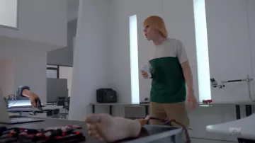 The green t-shirt and white Topman worn by Jeff Pfister (Evan Peters) in American Horror Story S08E10