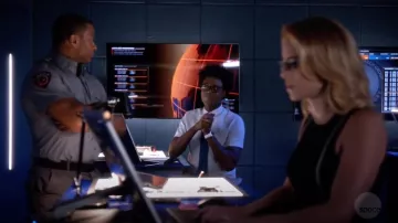 Watch white worn by Curtis Holt (Echo Kellum) in Arrow S07E06