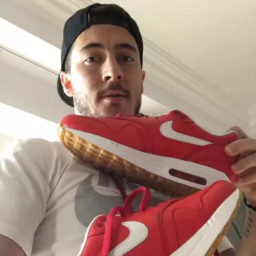 Les Sneakers Nike Air Max 1 Anniversary "anniversary Red" portées par Eden Hazard sur le compte instagram de @hazardeden_10