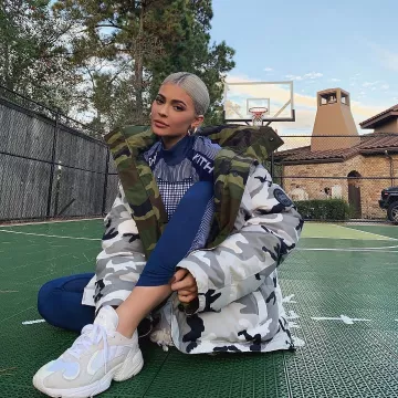 Adidas kylie jenner instagram best sale