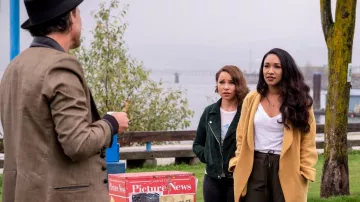 Le manteau gilet jaune Wilfred porté par Iris West (Candice Patton) dans Flash S05E06