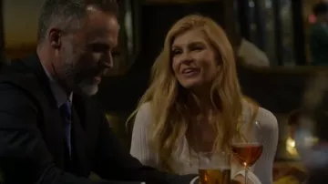Paige Silvette Blouse en Natural & Tonal Stripe worn by Debra Newell (Connie Britton) as seen in Dirty John S01E01