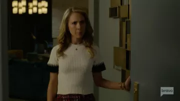 Alexander McQueen Contrast cuff ribbed cropped top worn by Veronica Newell (Juno Temple) as seen in Dirty John S01E01