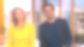 El detalle de vestido largo curvo de coraza amarilla de Maya Lauqué en La Quotidien del 19/11/2018