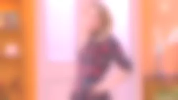 La robe en velours à fleurs de Agathe Lecaron dans La maison des maternelles du 19/11/20018