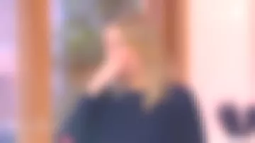 Le Pull Marin Femme "Pois rouges" de Agathe Lecaron dans La maison des maternelles du 20/11/2018