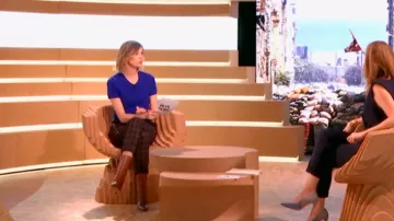 Le pull bleu de Isabelle Ithurburu dans Bonsoir! du 17/11/2018