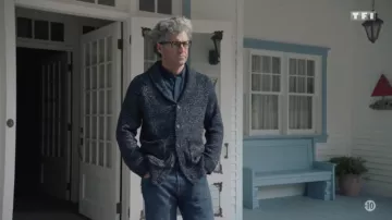 The vest grey shawl collar worn by Harry Quebert (Patrick Dempsey) in The Truth about the case of Harry Quebert S01E01