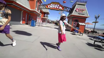 Les claquettes Fila de Lorenzo dans son clip Bizness