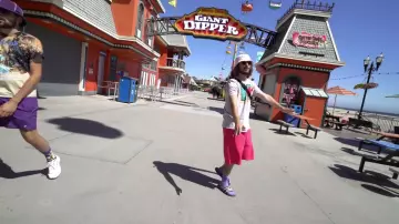 Les claquettes Fila de Lorenzo dans son clip Bizness