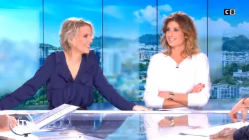Vestido azul con volantes de Sandra Ferreira en William al mediodía del 21/11/2018