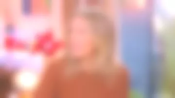 Le pull rouille de Agathe Lecaron dans La maison des maternelles du 22/11/2018