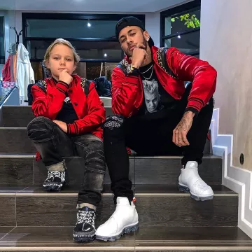 Sneakers Nike Air Vapormax Chukka Slip worn by Neymar on his account Instagram @neymarjr