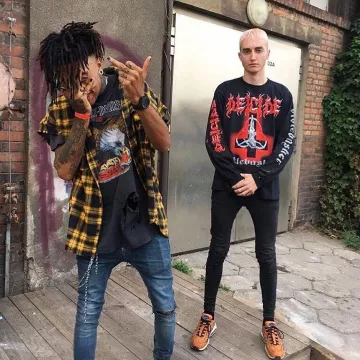 The shirt tile black and yellow worn by Scarlxrd on his account Instagram @scarlxrdm