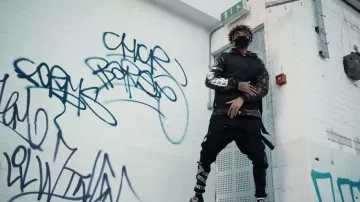 The jacket camouflage Boohoo of Scarlxrd in her video clip The Purge
