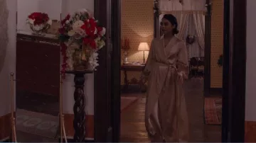 The dress deshabillé satin Stacy De Novo / Lady Margaret (Vanessa Hudgens) in The Princess of Chicago