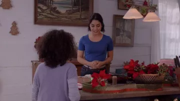 The t-shirt blue Stacy De Novo / Lady Margaret (Vanessa Hudgens) in The Princess of Chicago