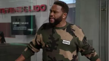 The sweater camouflage of Andre 'Dre' Johnson (Anthony Anderson) in black-ish (S05E03)