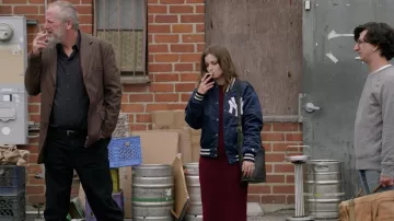 Mickey Dobbs' (Gillian Jacobs) Coach Handbag in Love S02E08