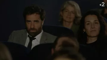 La chaqueta de tweed gris de Gabriel Sarda (Grégory Montel) en Dix Pour Cent S03E02