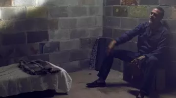 La chemise de Negan (Jeffrey Dean Morgan) dans The Walking Dead S09E08