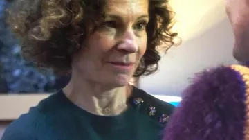 The sweater jewel of Mirta Torres (Sylvie Flepp) in a More Beautiful Life