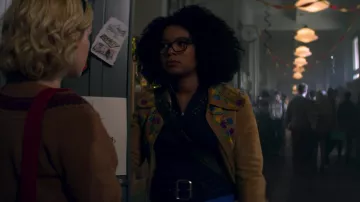 El jersey calado Sandro usado por Rosalind Walker (Jaz Sinclair) en Las nuevas aventuras de Sabrina S01E08