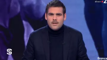 Suéter de cuello de tortuga de lana merino negra de Matthieu Lartot en Stade 2 el 18.11.2018