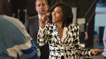Le blazer Balmain en tweed noir et blanc à motifs pieds de coq d'Ali Davis (Taraji P. Henson) dans What Men Want