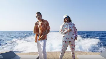 L'ensemble de survêtement  imprimé de Lorenzo dans son clip Champagne & Pétou avec Charles Vicomte