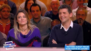 Suéter tricolor de Laure Boulleau en Touche pas à mon poste