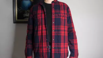 La camisa acolchada Asos de Sulivan Gwed en su video de YouTube Winter 2018