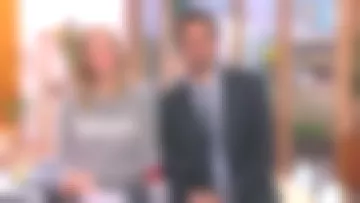 Le pull future gris de Maya Lauqué dans La Quotidienne du 21/11/2018