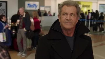 The coat jacket worn by Kurt (Mel Gibson) in Very Bad Dads 2