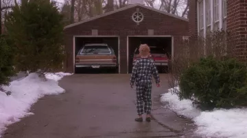 The Buick Electra Estate Wagon in Mom, I missed the plane !