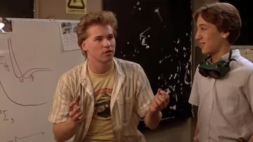 L'Ordre International pour les Gorilles Shirt porté par Chris Knight (Val Kilmer) comme on le voit en Vrai Génie