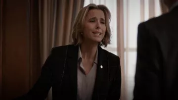 Blazer a cuadros Escada usado por Elizabeth McCord (Téa Leoni) como se ve en Madam Secretary S05E05