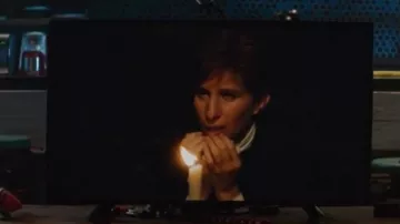 le film Yentl que regarde Wade Wilson / Deadpool / Voice of Juggernaut (Ryan Reynolds) dans Deadpool 2